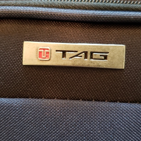 Tag carry on travel bag and accompanying and matching toiletry bag! - Picture 2 of 5